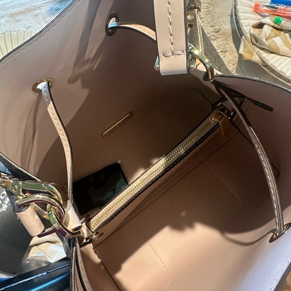 Michael Kors Bucket bag - Picture 2 of 4